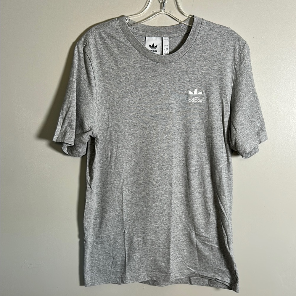 Adidas Essentials Original Trefoil Gray T-Shirt Men’s Small. 100% Cotton